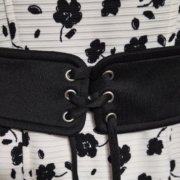 Danny And Nicole Elegant Black and White Floral Midi Dress Size 4 NWOT - Picture 2 of 7